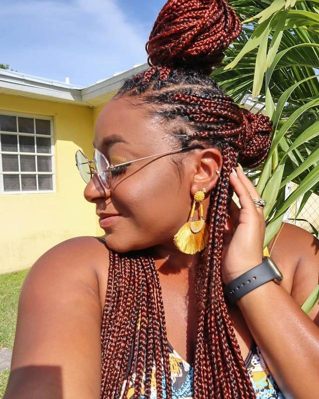 Fashion-forward hairstyle: knotless braids