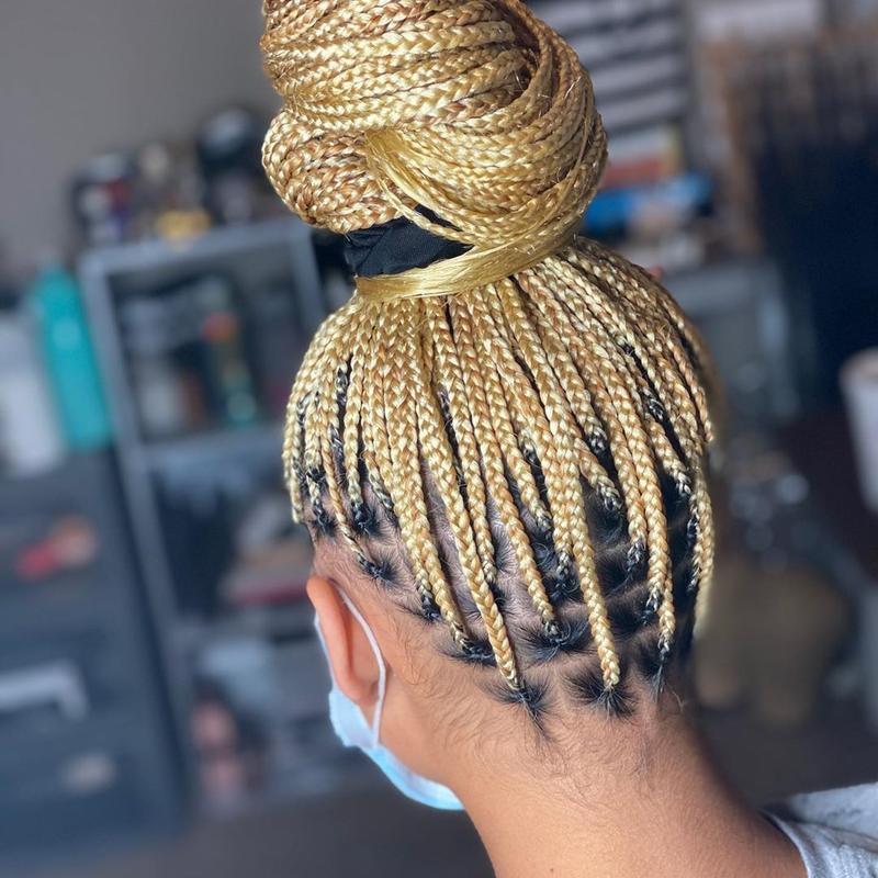 Golden knotless braids