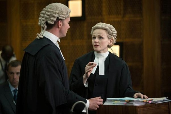 why do british lawyers wear wigs