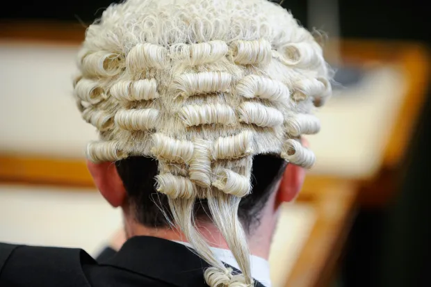 why do judges wear wigs